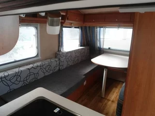 Sitzecke im N126NL Wohnwagen Retro Design