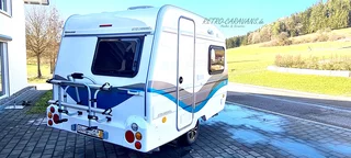 Niewiadow N126NT mit Fahrradträger Retro-Caravans Heckansicht