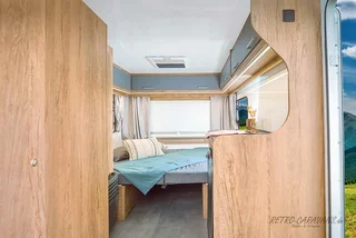 Niewiadow Lazur 4 Wohnwagen Vorderes Bett