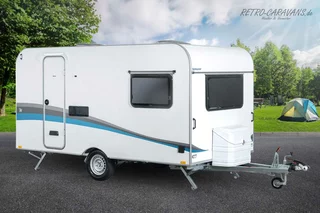 Retro-Caravans Niewiadow Lazur 4 Wohnwagen Seitenansicht