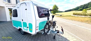 Steereon B25 und N126D Niewiadow bei Retro-Caravans